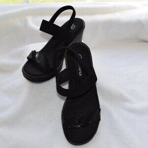 Cute & Comfy Skechers Size 9 Wedge Sandals. Excellent Condition.